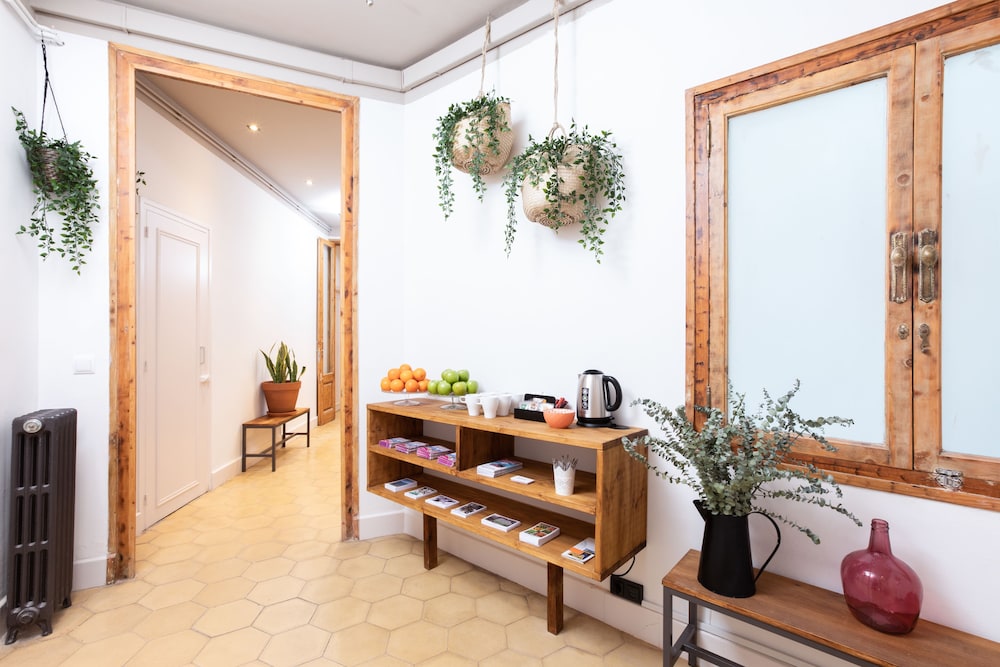 Jardinets Guest House 47/59