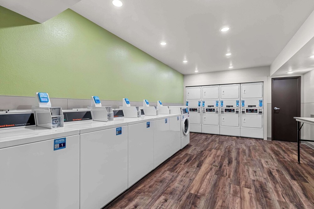 WoodSpring Suites Corona 15/23