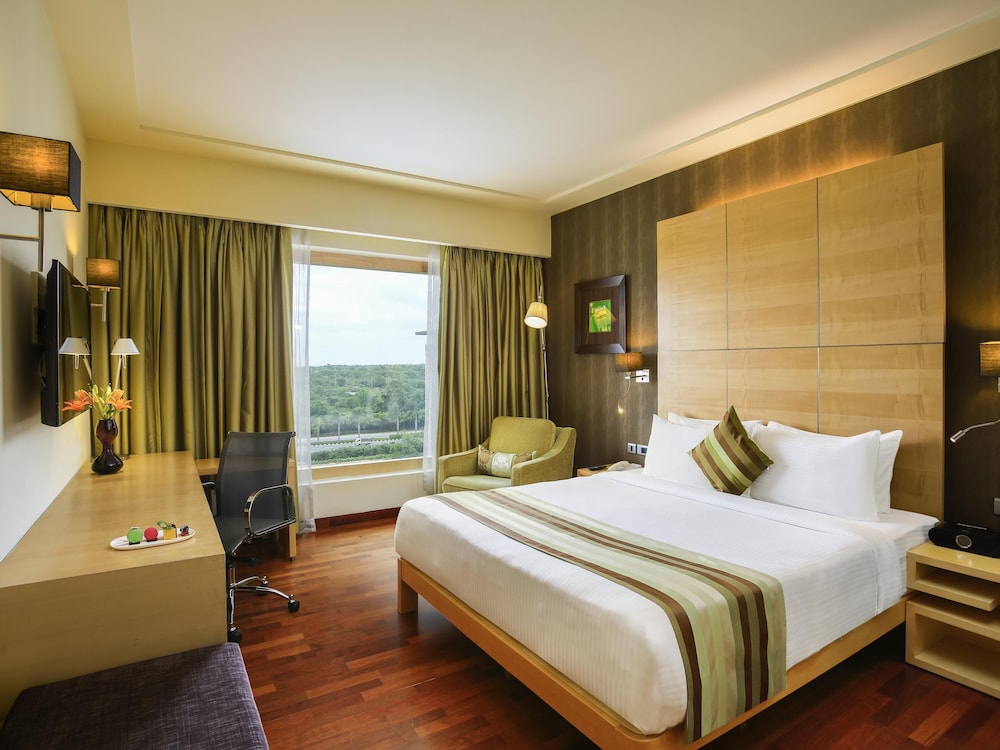 PREMIER, KING BED, LOUNGE ACCESS