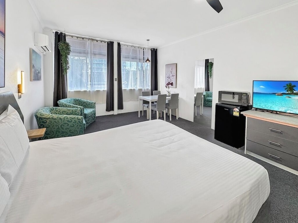 Golden Sands Motor Inn 12/45