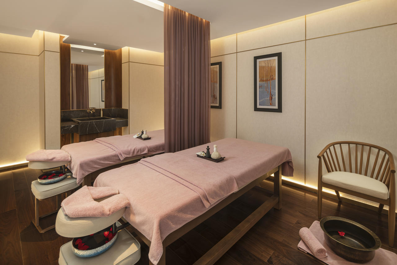 Grand Royal Riverside Hue 24/43