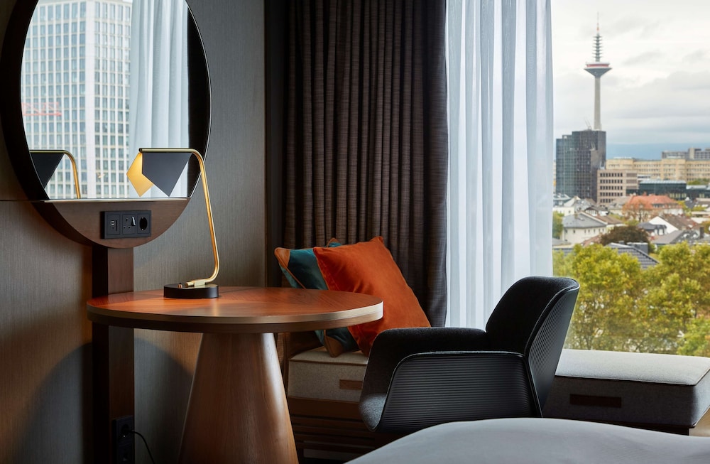 Hilton Frankfurt City Centre 77/88