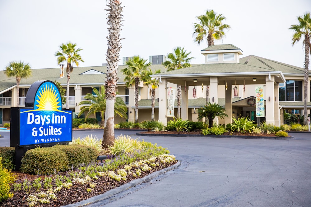 Days Inn & Suites By Wyndham Jekyll Island 4/58
