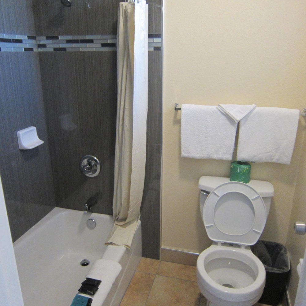 Americas Best Value Inn Seaside South 9/34