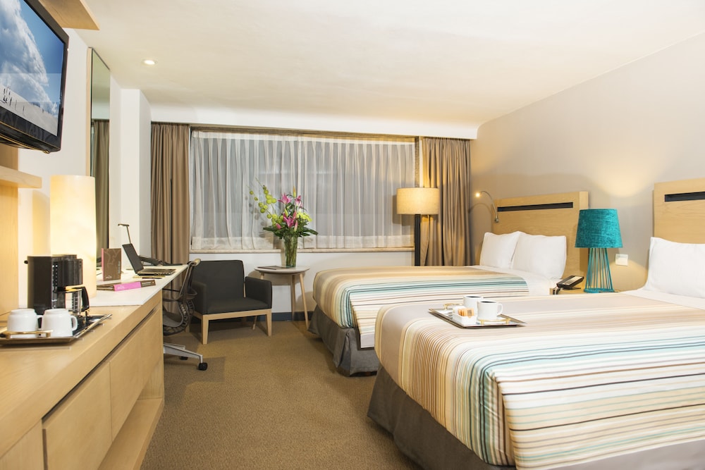 DELUXE, 2 DOUBLE BEDS