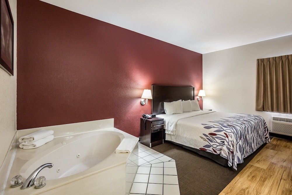 Red Roof Inn St Louis - Troy, IL 24/47