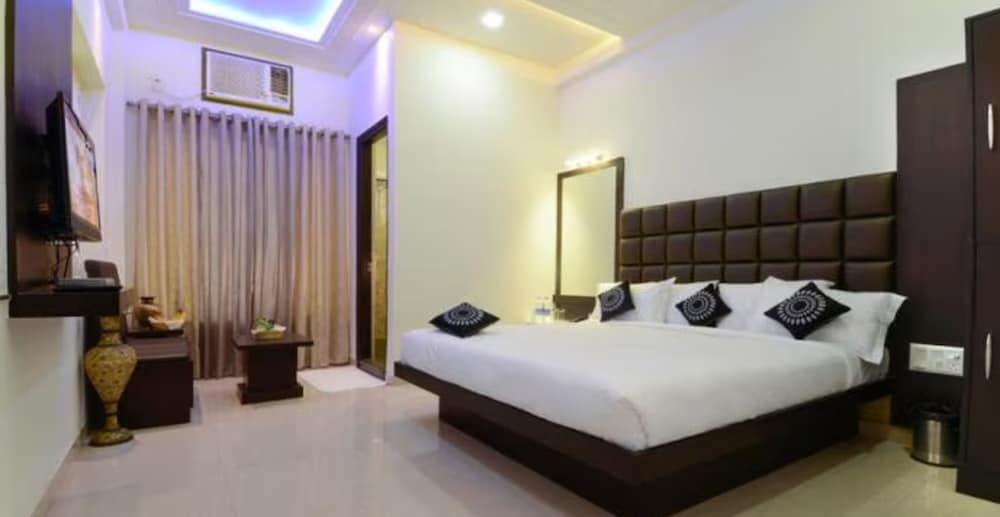 Hotel Madhushrie 26/50