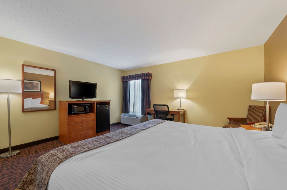 غرفة قياسية بسرير كينج، Best Western Louisville East Inn & Suites 4/10