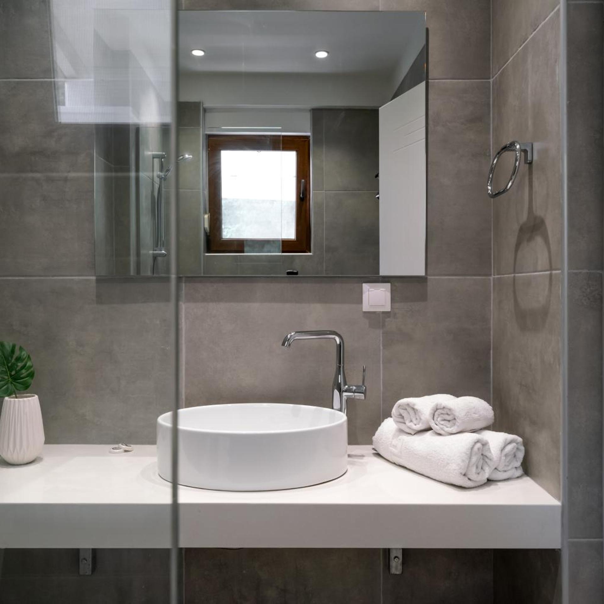 Karavos Apartments 53/57