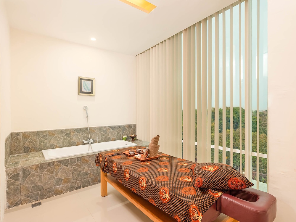 The Alana Yogyakarta Hotel & Convention Center 9/45