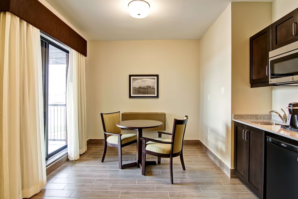 Best Western London Airport Inn Suites 37/53