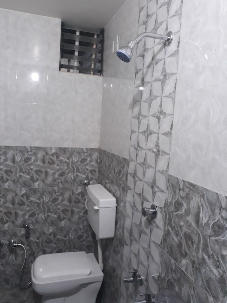 Hotel Gayatri By Sky Stays 21/22