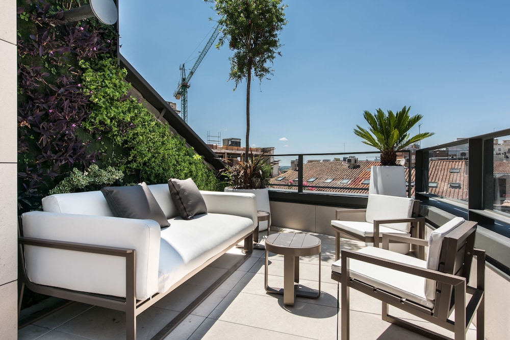 The Garden Suites 34/42