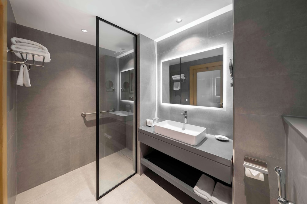 بارك إن باي راديسون الخبر(Park Inn By Radisson Al Khobar Hotel) 73/74