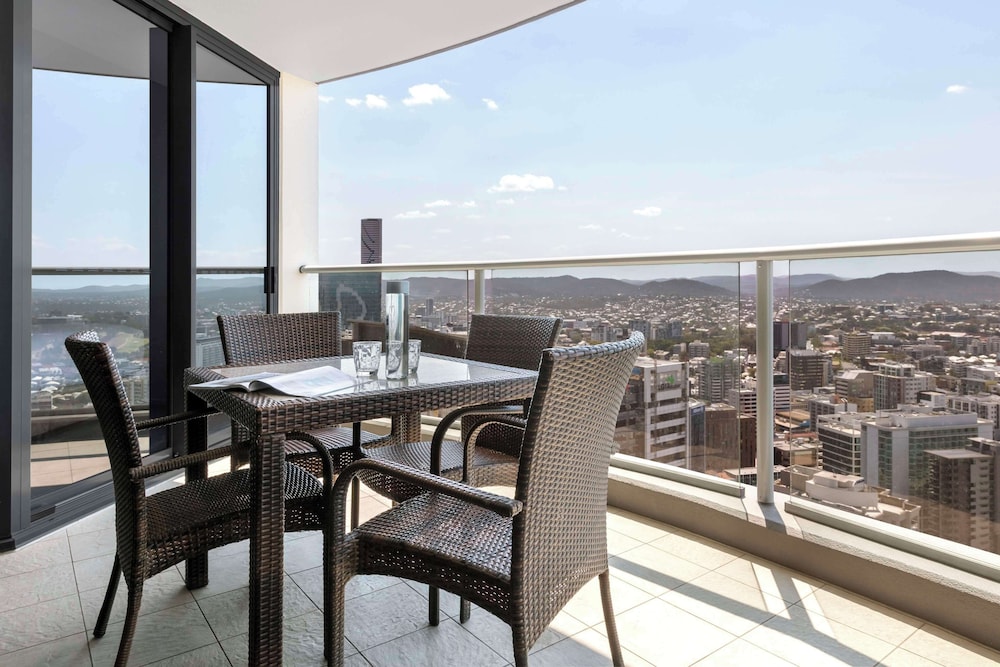 Oaks Brisbane Aurora Suites 56/74