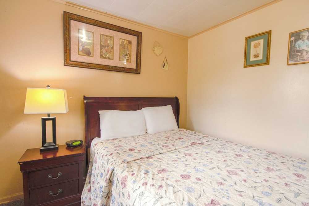 Sunflower Motel Hiawatha By OYO 36/53