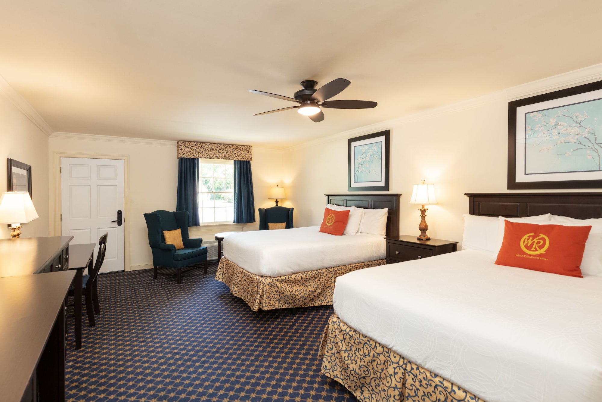 Colonial, 2 Queen Beds