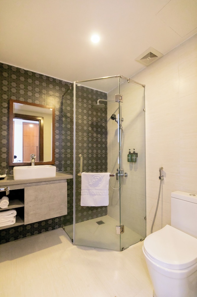 Ritzy Boutique Hotel Da Nang 76/77