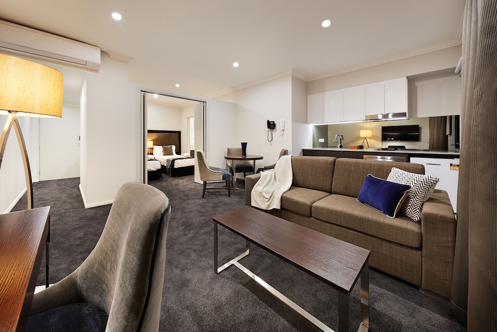 Attika Hotel 32/38