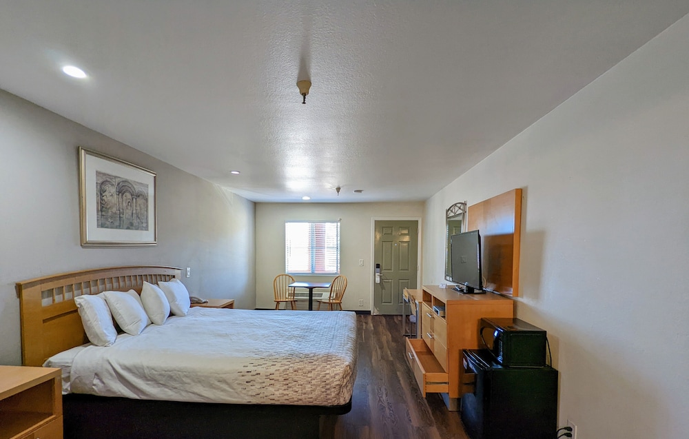 Royal Inn 9/45