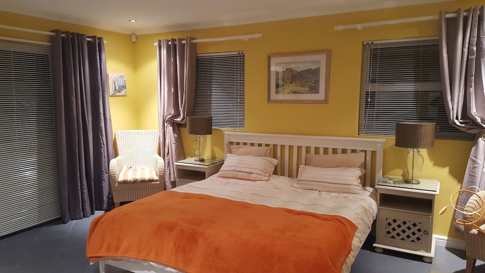 Constantia Cottages 8/50