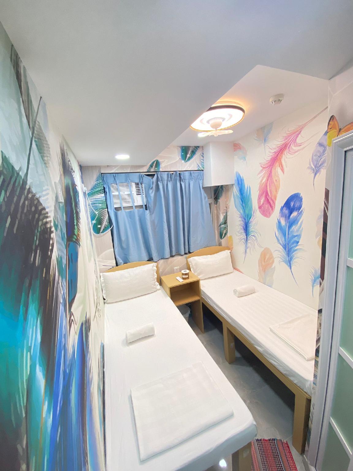 ROOM, TWIN BEDS