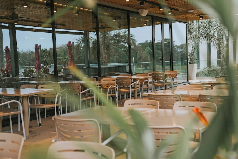 Howard Johnson by Wyndham Resistencia La Ribera 39/48