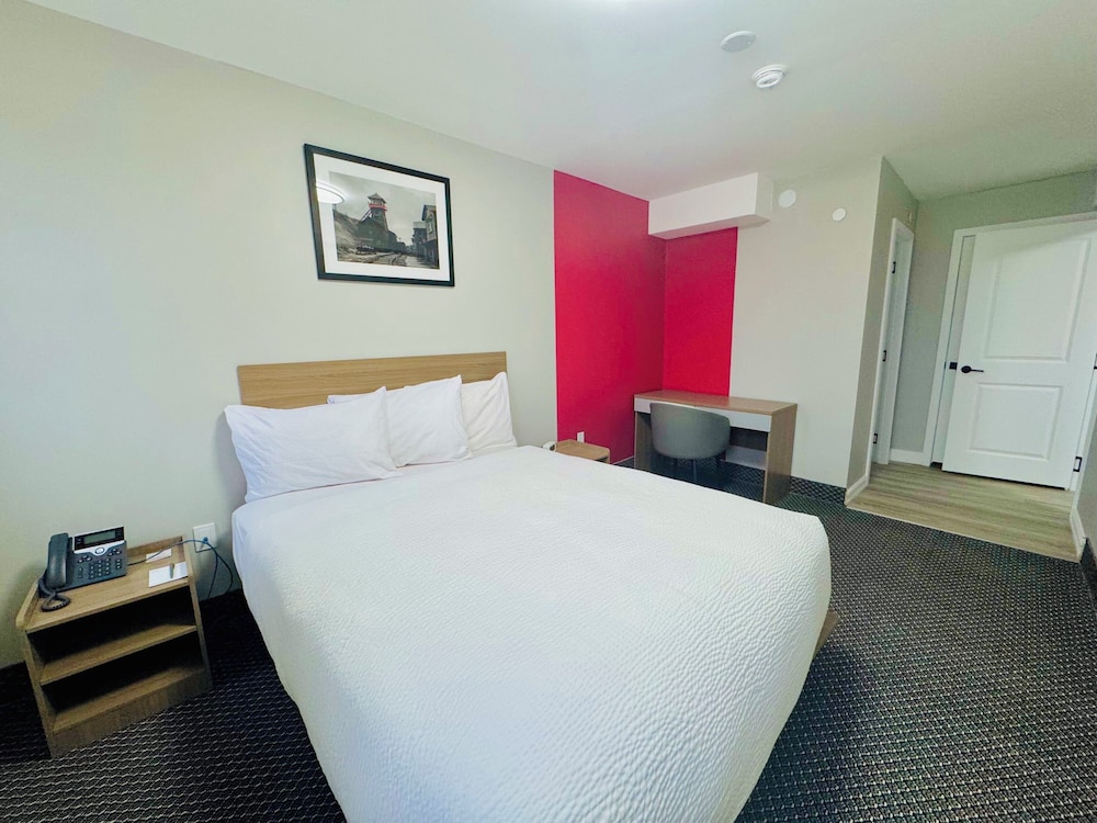 Ramada by Wyndham Kirkland Lake 10/48
