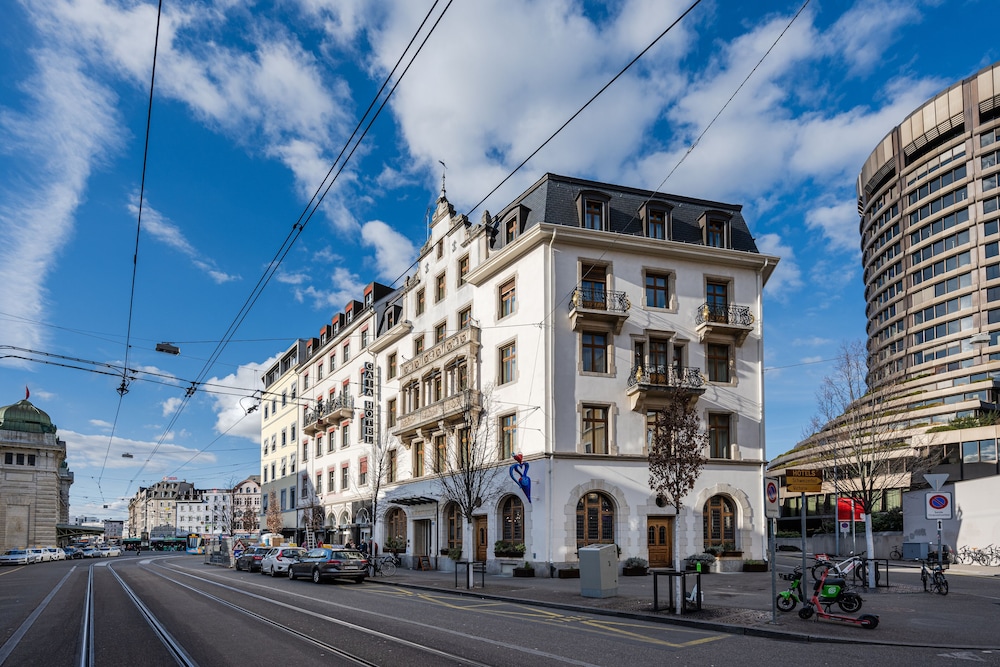 Gaia Hotel 69/75