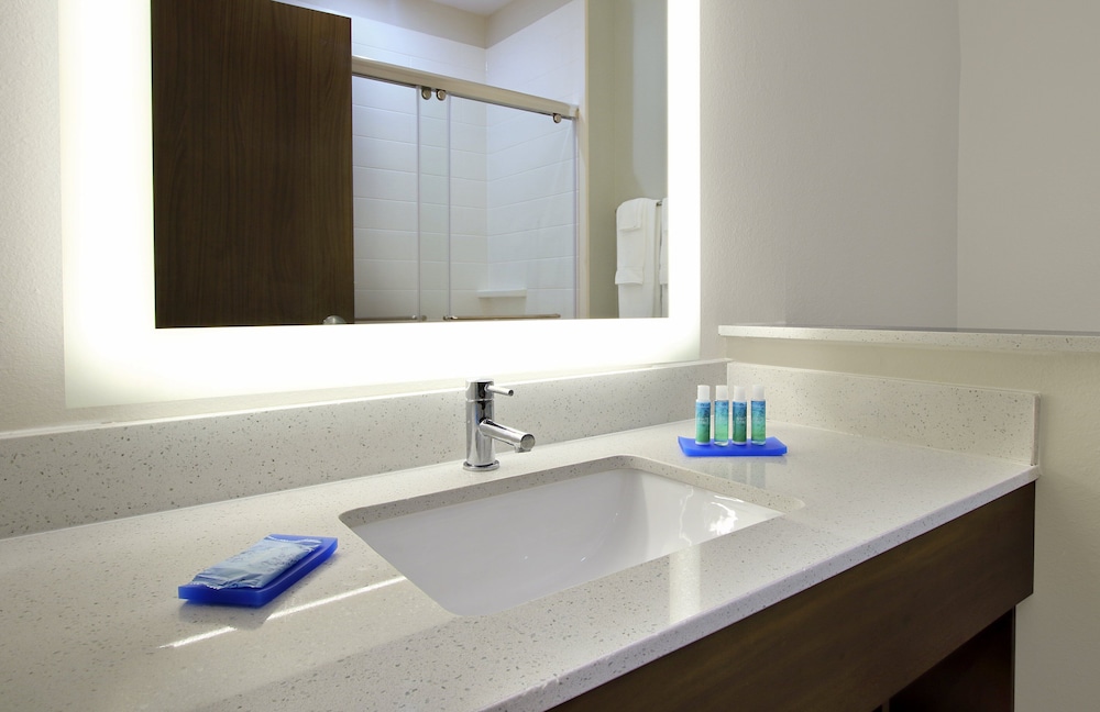 Holiday Inn Express And Suites Katy 17/54