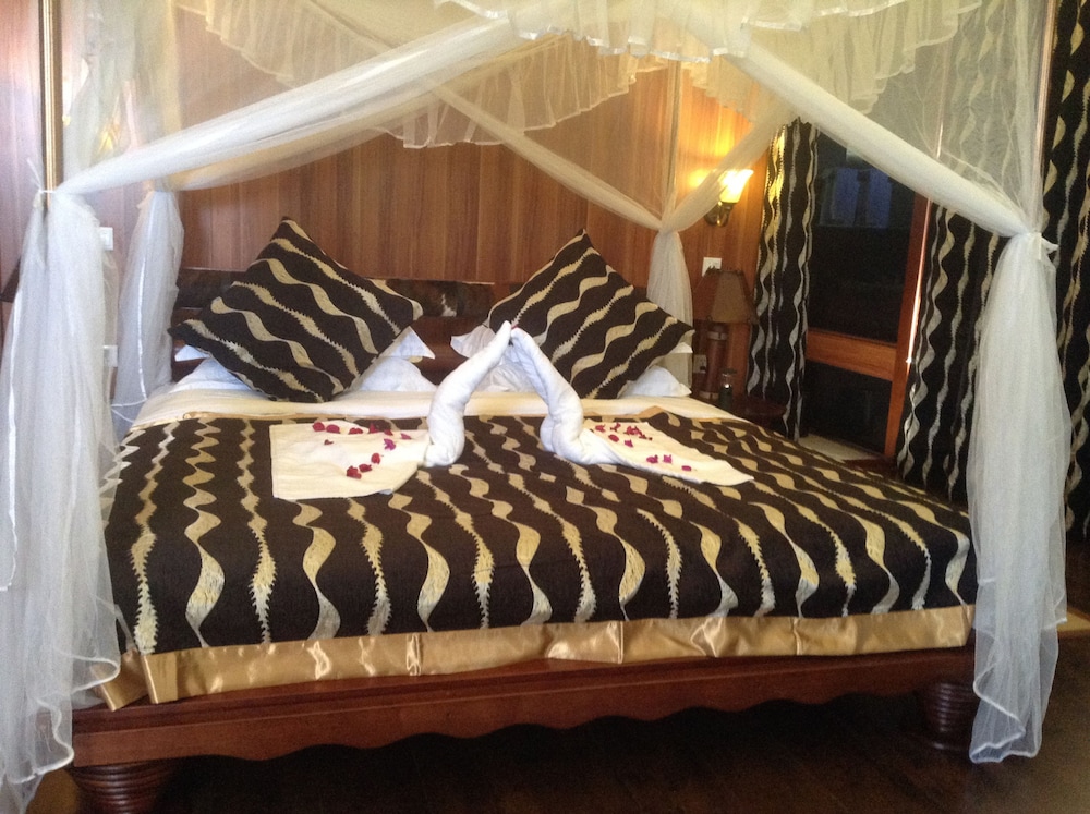 AA Lodge Masai Mara 8/50