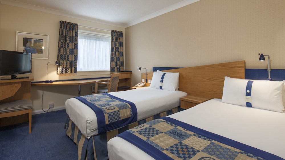 HOLIDAY INN EXPRESS KASSAM STADIUM 22/72