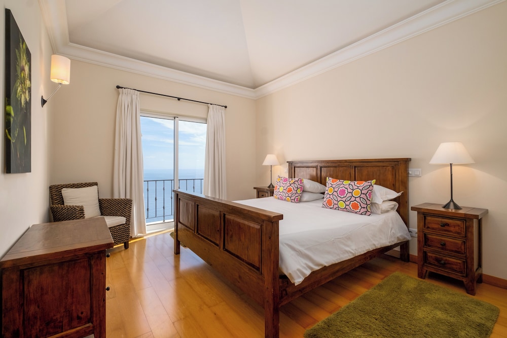 2 BEDROOMS, APARTMENT, SEA VIEW