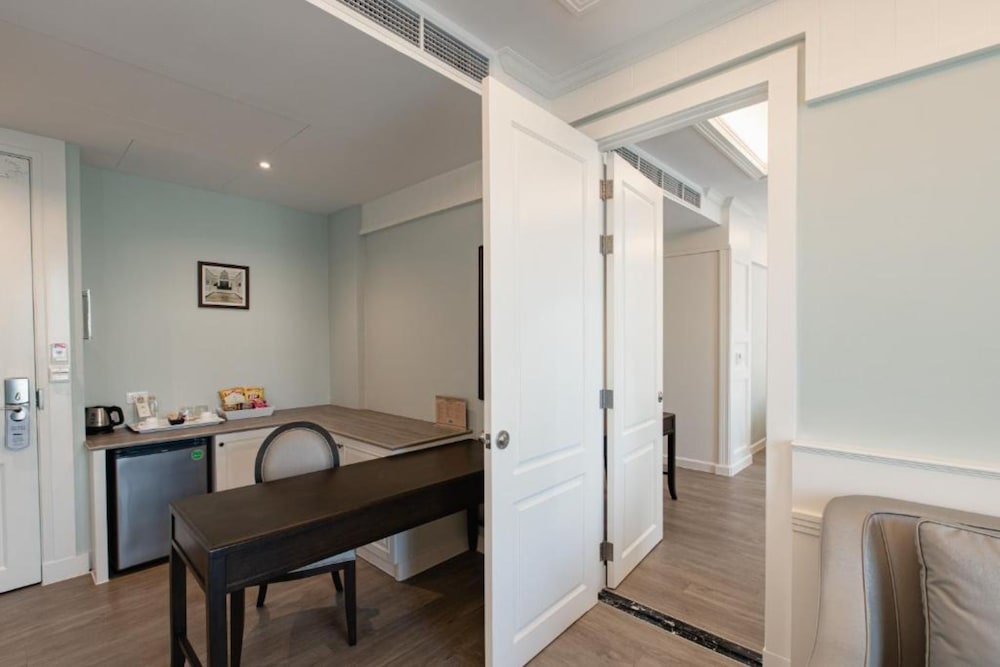 CONNECTING, PREMIER, SUITE, TWIN BEDS