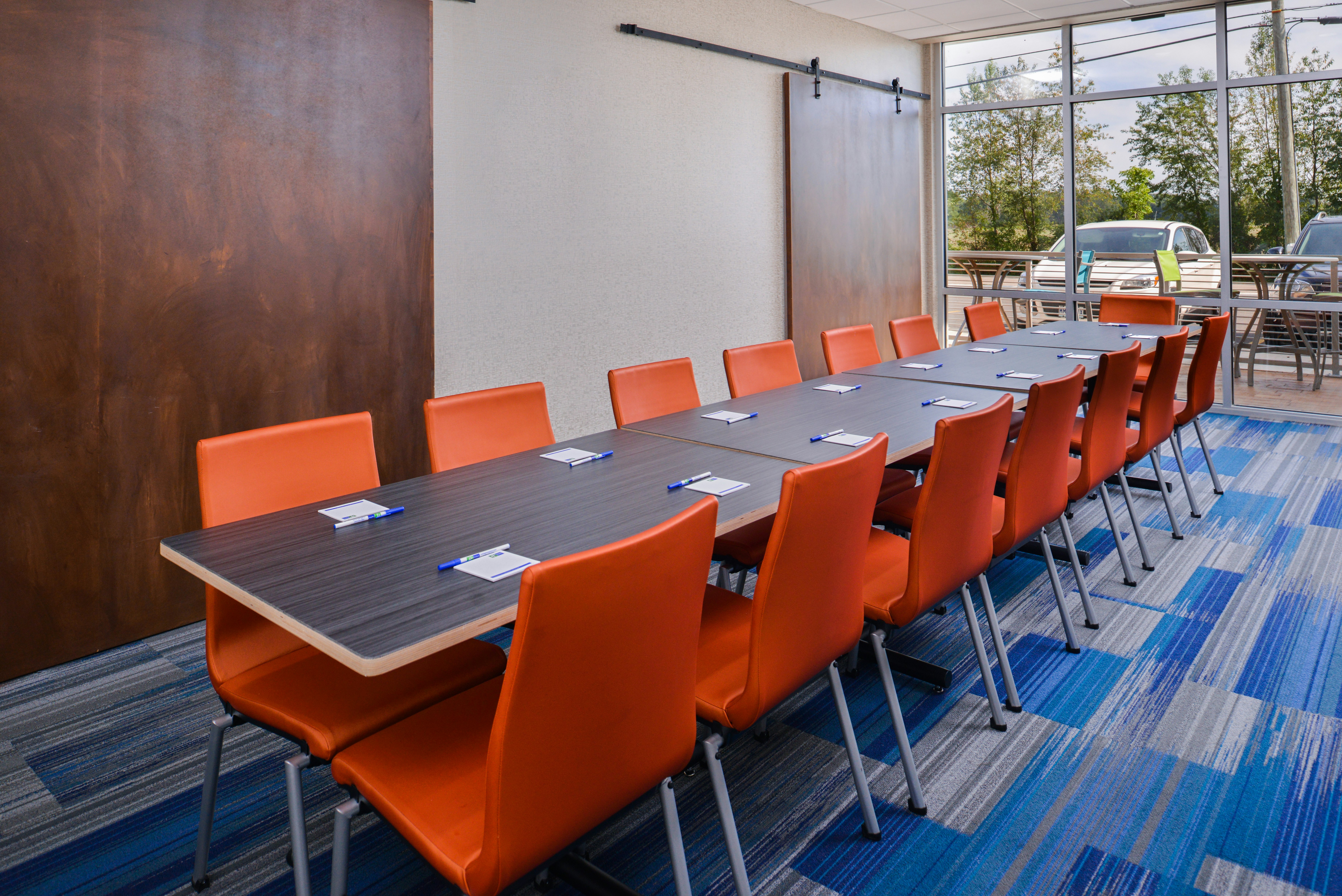 Holiday Inn Express Suites Siloam Springs 52/57