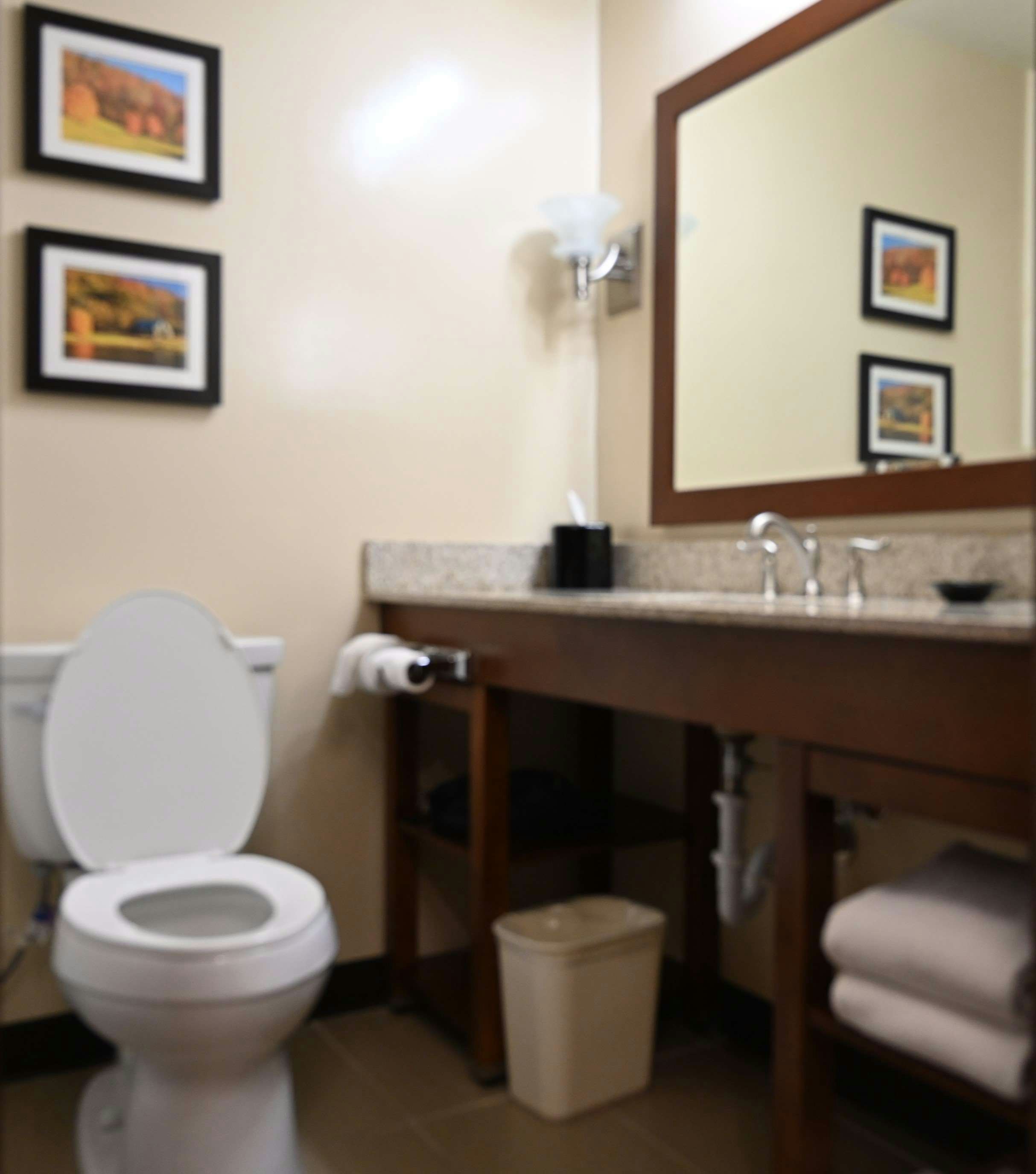 Giles Hotel Inn & Suites 28/31