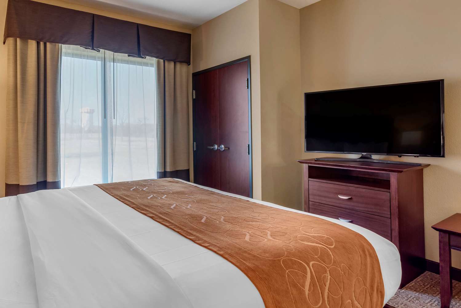 SUITE, KING BED