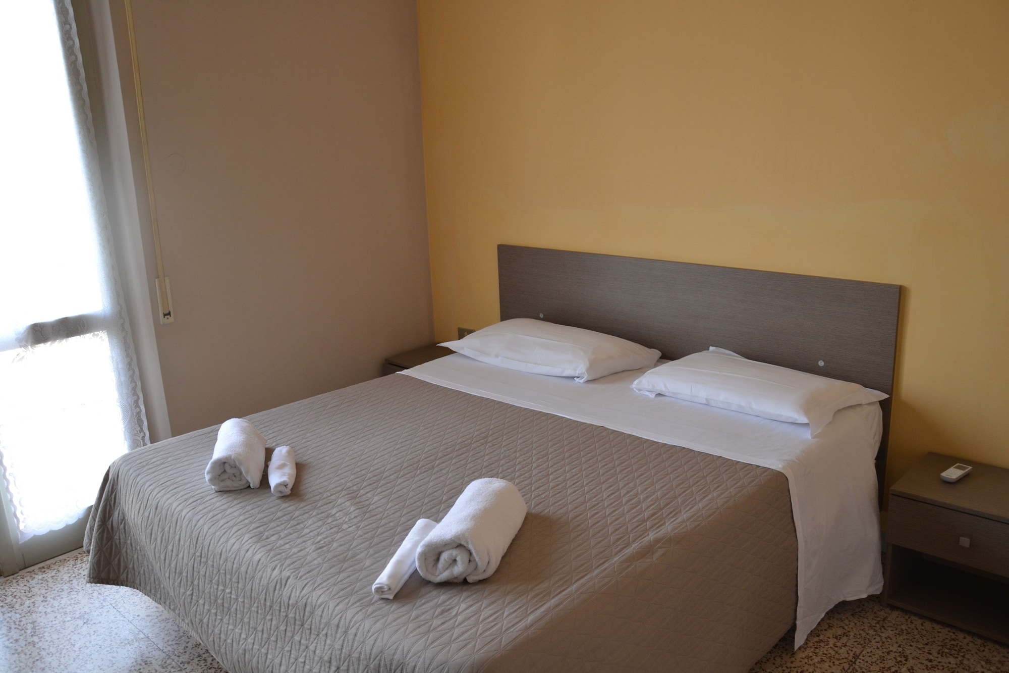 ROOM, DOUBLE OR TWIN BED, BALCONY