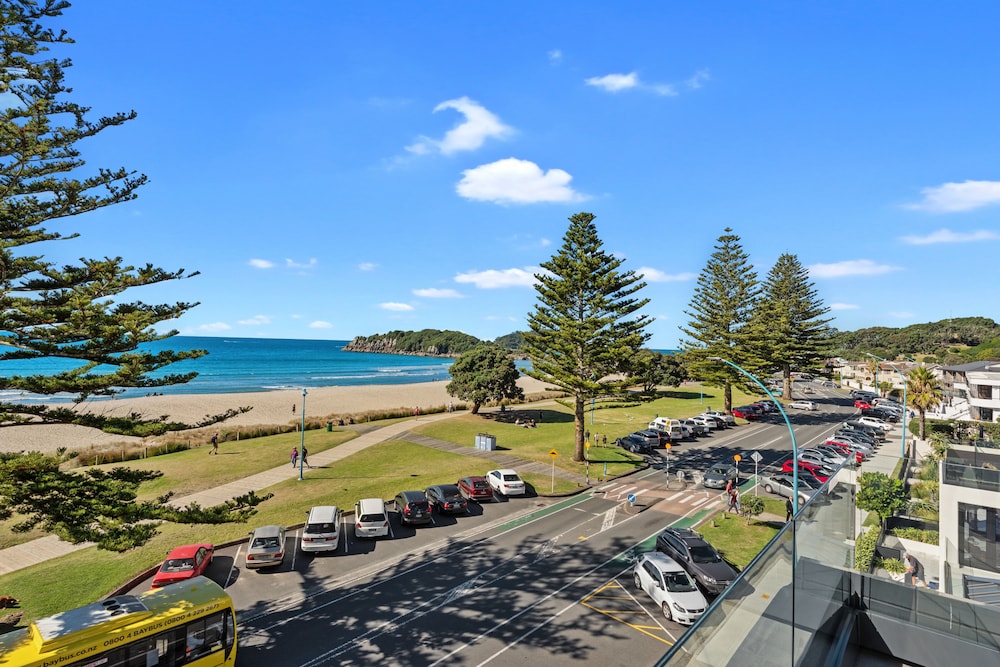 The Pavilions Beachfront Apartments 67/76