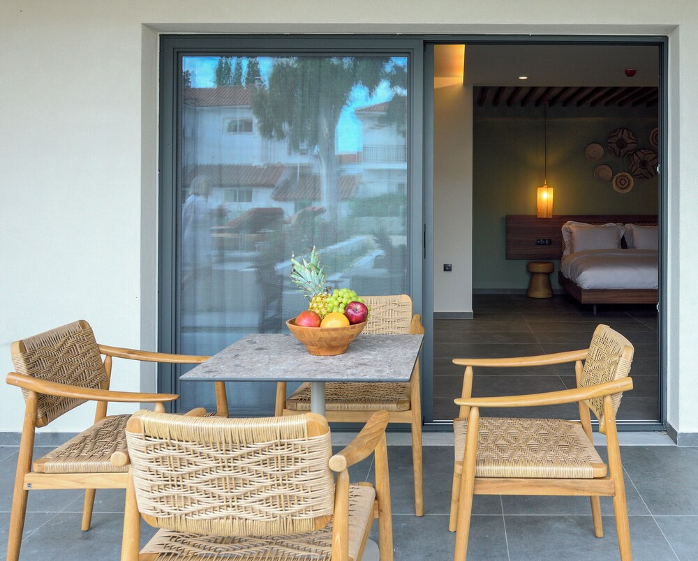 Amyntas Seafront Hotel 43/58