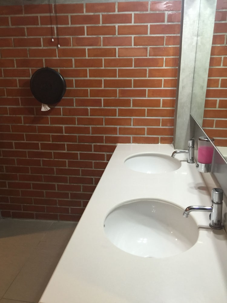 Bedattown Hostel 37/38