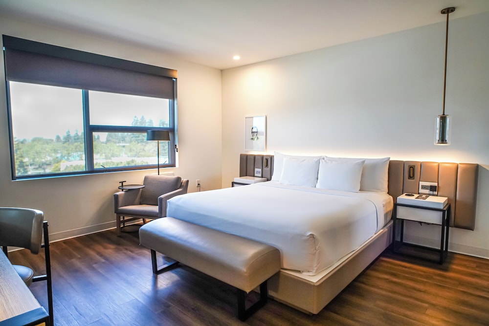 PREMIUM, KING BED
