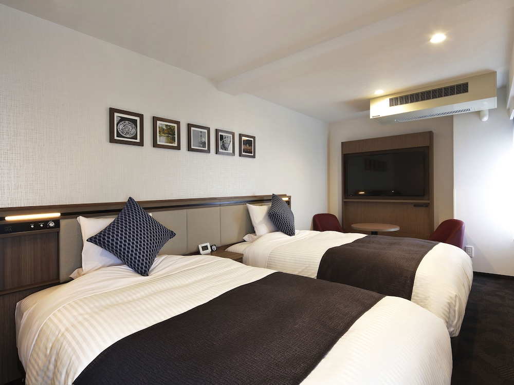 SUPERIOR, TWIN BEDS, SMOKING