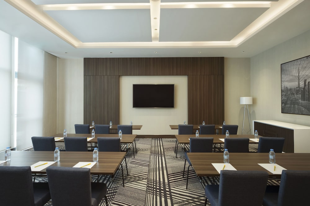 Hampton by Hilton Dubai Airport 22/25