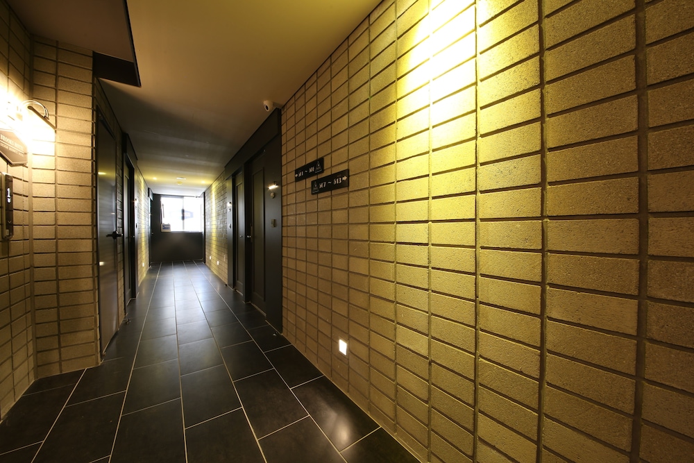Brooks Hotel 34/50