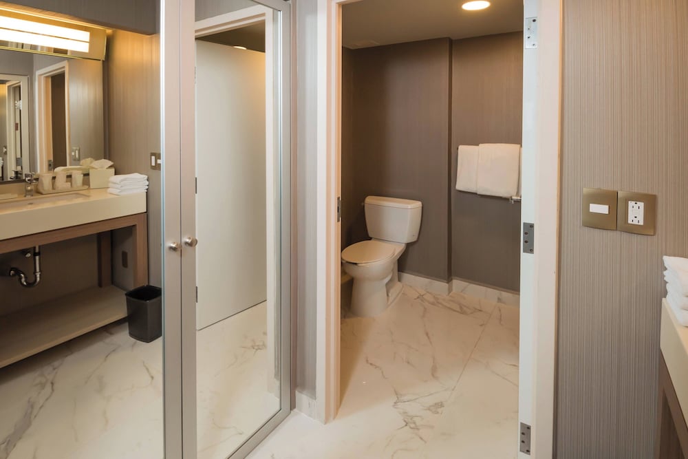 Courtyard By Marriott Monterrey Airport 50/50