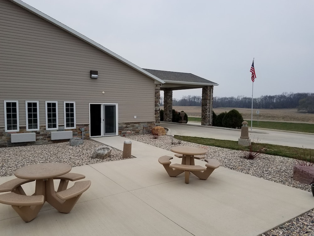 Okoboji Inn And Suites 34/52
