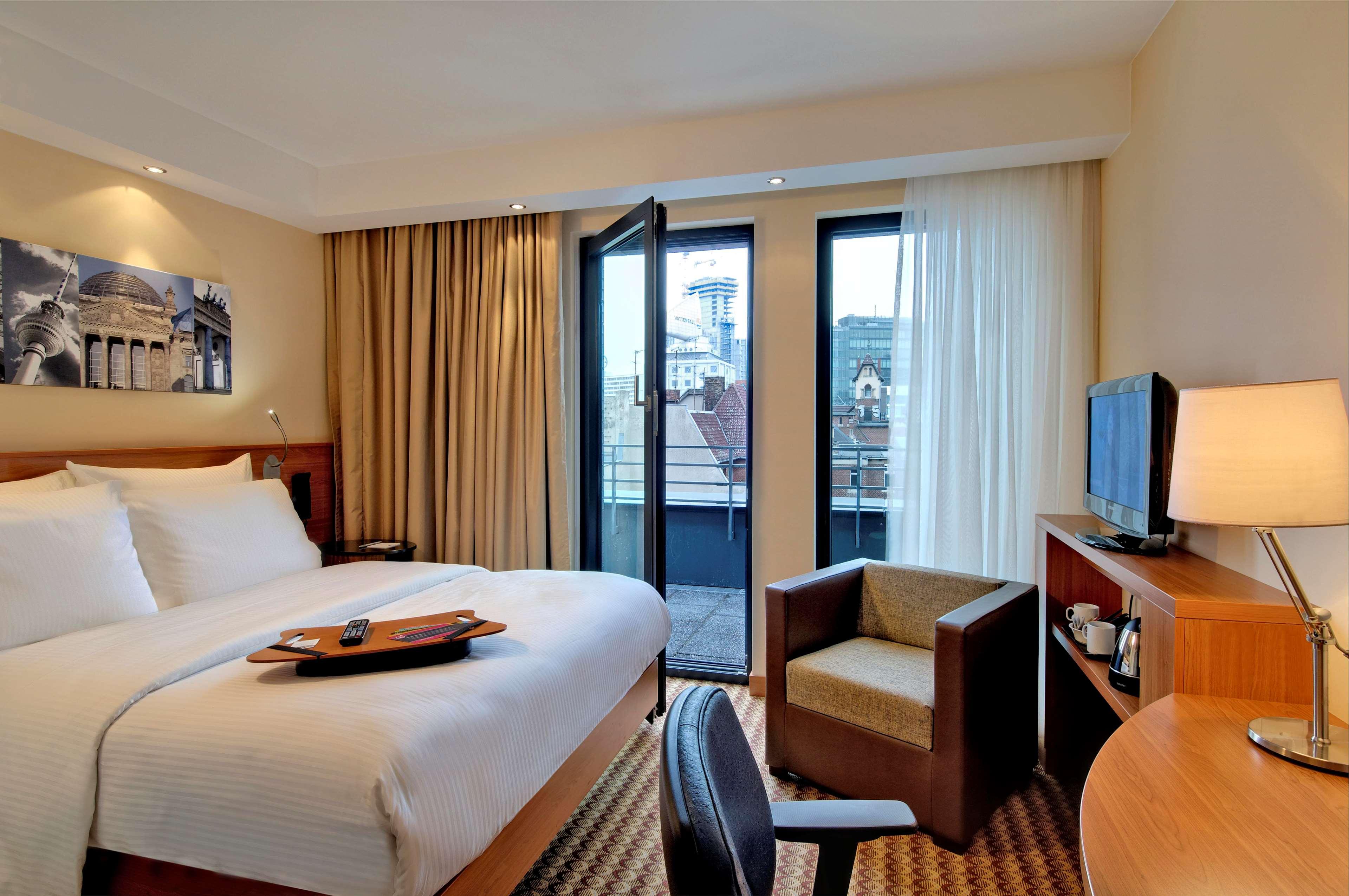 غرفة بسرير مزدوج بشرفة، Hampton by Hilton Berlin City West 3/5