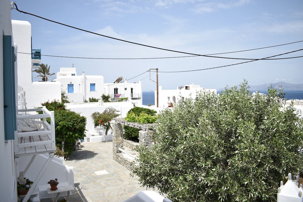 Andriani's Guest House 40/50
