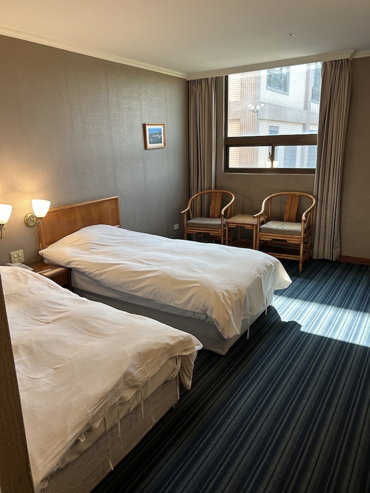 KinSa Holiday Hotel 4/19